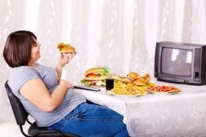 توصیه های مهم بعد از یک وعده پرخوری