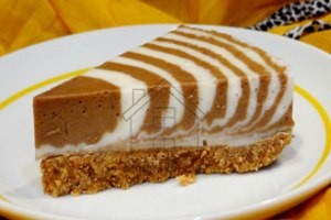 طرز تهیه ی چیزکیک دو رنگ بدون فر