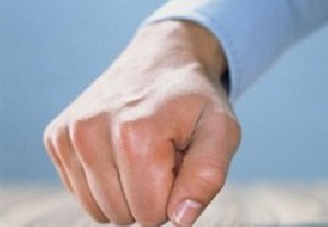 آیا به تخته زدن واقعا بدشانسی را دور می‌کند