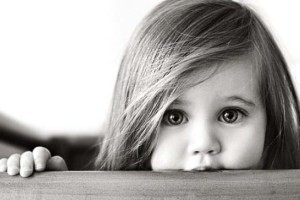 والدین چگونه باعث دروغگویی کودکان می شوند