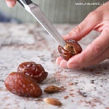 آموزش بیرون آوردن هسته خرما