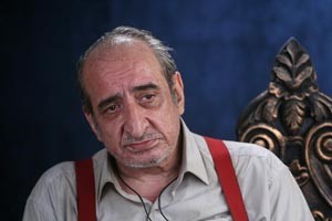 پیکر بی‌جان شاعر مشهور در خانه‌اش پیدا شد! عکس