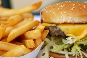 این گونه فست فود بخورید و چاق نشوید