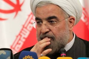 اظهار ارادت دیدنی حسن روحانی به مادرش + عکس