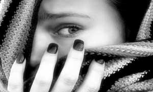 آزار این دختر 19 ساله در مغازه تعطیل
