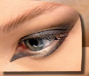 آموزش آرایش چشم ها متناسب با رنگ چشم