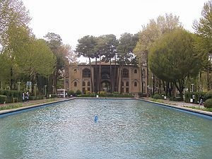 توصیف كاخ هشت‏ بهشت اصفهان