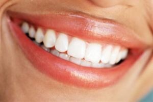 تغذیه ی درست برای داشتن دندان هایی سفید تغذیه ی درست برای داشتن دندان هایی سفید