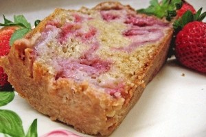 طرز تهیه ی نان توت فرنگی بسیار خوشمزه