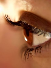 روشی کارآمد برای مژه هایی بلندتر و زیباتر