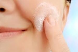 نکات بسیار مهم در مورد کرم های ضد چروک نکات بسیار مهم در مورد کرم های ضد چروک