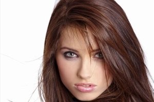 راه حلی برای رنگ قهوه ای مویی که قرمز شده