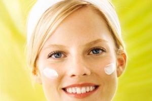کرم باسازی کننده شب برای چه کسانی مفید است