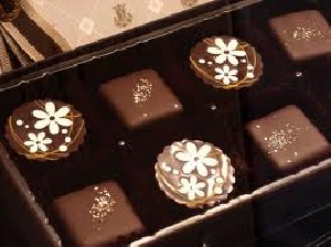 شیرینی به سبک ایرانی ( طرز تهیه کاکائو گلاسه)