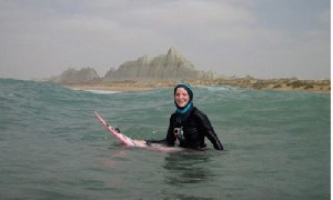 روایت زن ایرلندی از موج سواری در سواحل چابهار