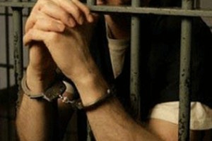 قتل فجیع زن زندانی در هنگام ملاقات با همسرش قتل فجیع زن زندانی در هنگام ملاقات با همسرش
