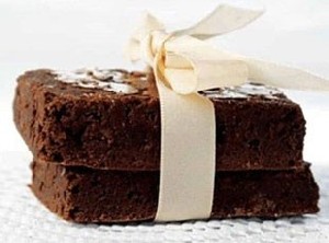 آموزش تهیه شیرینی تر کاکائویی بدون تخم مرغ