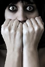 تلاش این 5 دختر برای تجاوز به یک دانشجوی پسر!! تلاش این 5 دختر برای تجاوز به یک دانشجوی پسر!!