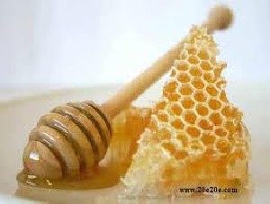 عسل با موم بهتر است یا بدون موم عسل با موم بهتر است یا بدون موم