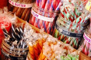 فواید مصرف آب نبات برای افراد لاغر و چاق!