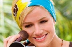 آموزش برجسته کردن گونه با رژ گونه آموزش برجسته کردن گونه با رژ گونه