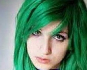چرا موهایمان به طور طبیعی سبز یا آبی نیست؟!