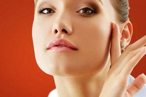 راه های از بین بردن پف زیر چشم