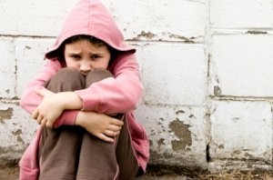 عوارض تجربه های تلخ کودکی را بدانید